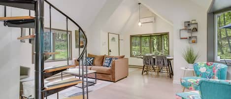 South Salem Vacation Rental | 1BR | 1BA | Stairs Required | 950 Sq Ft