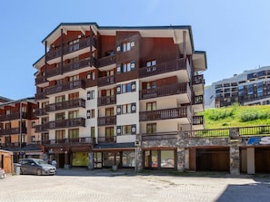 Bâtiment, Ciel, Fenêtre, Roue, Design Urbain, Condominium, Bloc Tour, Maison, Voiture