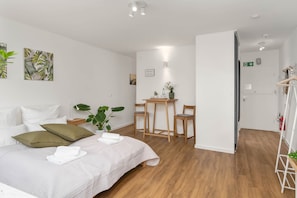Living/dining area