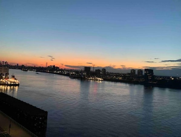 Sunrise
Sunset
Apartment view