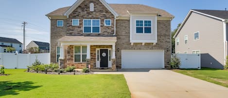 Greer Vacation Rental | 6BR | 3.5BA | 3,200 Sq Ft | 2 Steps Required