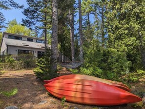 The cottage comes equipped with 4 kayaks, a canoe, paddles and life jackets.