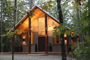 Tranquil Waters-Cabin in the woods