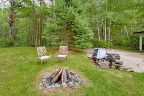 Yard | Fire Pit | Pet Friendly w/ Fee