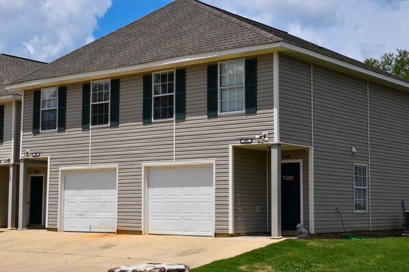 This listing is for BOTH sides of the duplex.  Each side 2BR/2.5 Baths.