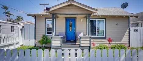 Huntington Beach Vacation Rental | 3BR | 2BA | Steps Required | 900 Sq Ft