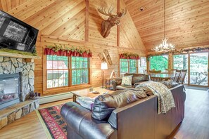 Living Room | Gas Fireplace | Smart TV