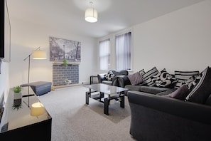 Living Room / Lounge