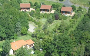 Vue aérienne des trois chalets