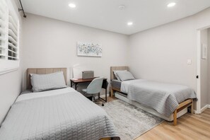 Bedroom #3 with two twin beds