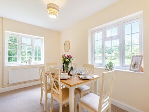 Dining room | Strawberry Field - Norwood Park, All Nottinghamshire