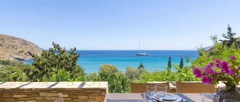 Beachfront Andros Retreat | Villa Stenies Ilios | 3 bedrooms | Stunning SeaViews | Piso Gialia Beach