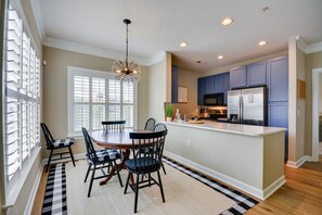 Dining Area | Dishware & Flatware Provided | Central A/C & Heating