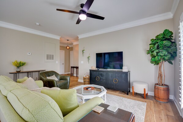 Greensboro Vacation Rental | 2BR | 2BA | 1,100 Sq Ft | Access Only By Stairs
