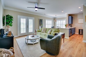 Living Room | Free WiFi | Smart TV