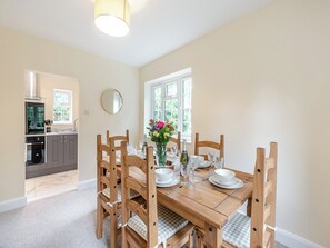 Dining room | Apple Orchard - Norwood Park, All Nottinghamshire
