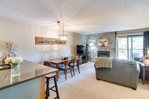 Living Room | Smart TV | Gas Fireplace | Sleeper Sofa