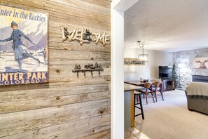 Property Entrance | Single-Story 3rd-Floor Unit
