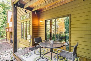 Private Patio | Self Check-In | On-Site Shuttle Service to Ski Lift