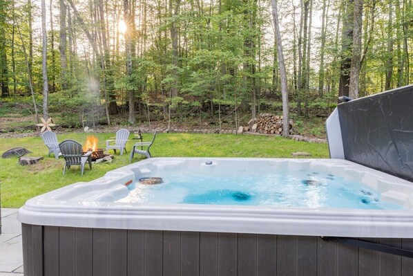 Outdoor spa tub