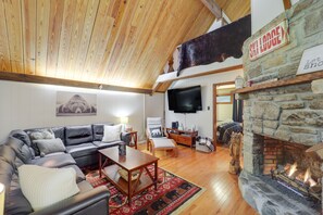 Living Room |  Free WiFi | Smart TV