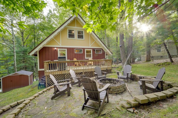 Beech Mountain Vacation Rental | 3BR | 2.5BA | 1,800 Sq Ft | Stairs Required
