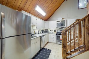 Kitchen | Cooking Basics | Coffee Maker | Paper Towels/Trash Bags Provided