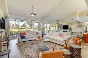 Living Room | Free WiFi | Smart TV