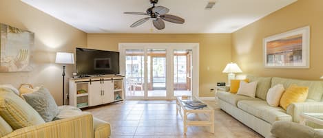 Welcome to "Castaway @ Gulf Highlands Beach Resort". Sleeps 6 dog friendly.