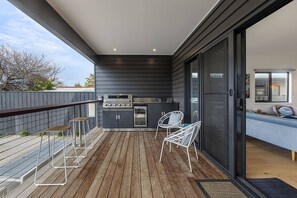 Dine alfresco on the patio, cooking up a storm on the outdoor kitchen and BBQ.