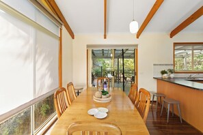  A large dining table makes it easy for guests to come together for a meal at home, and you’ll find plenty of eateries close by.

