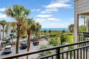 Oceanviews from the balcony!