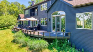 Charming country setting, moments from town.