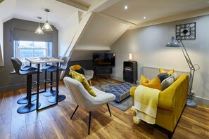 Yellow Ochre, Alnwick - Host & Stay