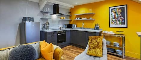 Yellow Ochre, Alnwick - Host & Stay