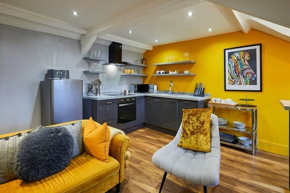 Yellow Ochre, Alnwick - Host & Stay