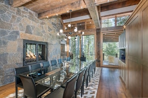 2-robbers-roost-mountain-village-dining-room1