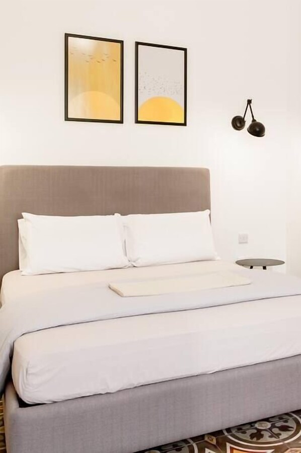 The Double Bed (1)