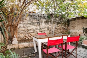 The Shared Garden (1)