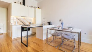 Modern kitchenette with all the appliances you might require for your homemade meals! #cooking #kitchen