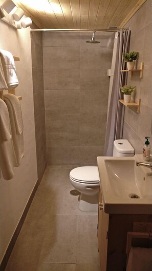 Refresh and rejuvenate in our modern bathroom oasis – where every day begins and ends with a touch of luxury. #PamperYourself #RelaxAndUnwind