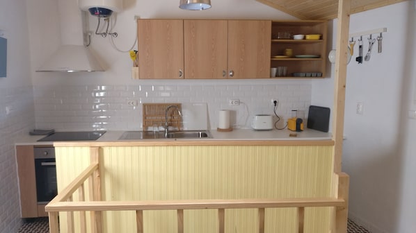 Whip up culinary delights in our cozy kitchenette – where every meal becomes a masterpiece! #CookingAdventures #HomeAwayFromHome