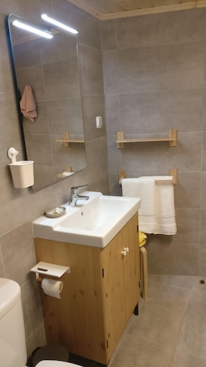 Pamper yourself in our pristine bathroom oasis – where relaxation and rejuvenation begin.  #SpaTime #RefreshAndRenew