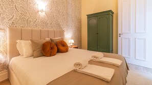 Rest and rejuvenation are on the agenda in this charming bedroom. From the sumptuous bedding to the carefully curated decor, every element invites you to unwind and have a peaceful night's sleep. #bedroom #airbnb