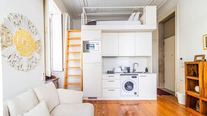 Discover the joy of culinary creativity in our compact yet fully equipped kitchenette. Whip up delicious meals, brew your morning coffee, and savor the flavors of your travels right here. #airbnb #lovelystay