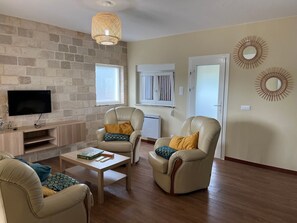 Unwind and relax in the inviting living area. Sink into the comfortable sofa as you enjoy your favorite shows on the flat-screen TV #relax #comfy #portugal #leiria #pombal