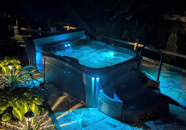Unwind in the glowing hot tub under the stars—pure mountain magic at night