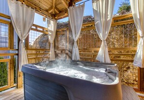 Indoor spa tub