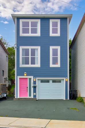 Charm in every shade of blue. 🏡💙 