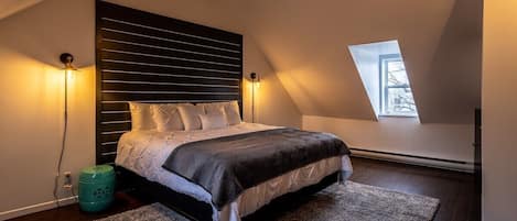Loft master bedroom - king bed
